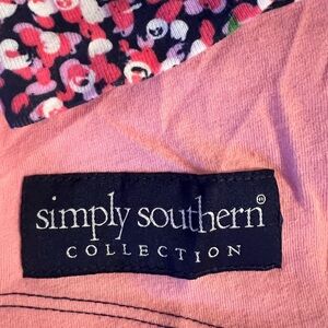 Simply Southern tee
Size medium
Pink